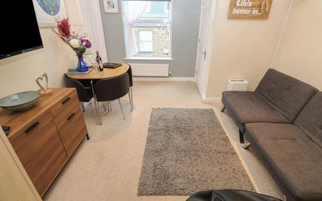 5 Lyonesse Apartments