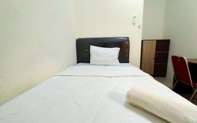 RedDoorz Syariah @ Danesti Homestay Near Bandara Sultan Hasanuddin