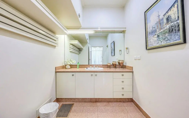 StayAU Spacious 6BR McKinnon Pool Home