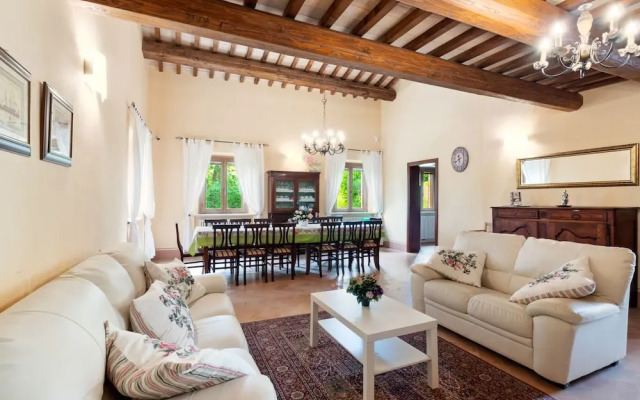 Villa in Belforte All'isauro With Pool