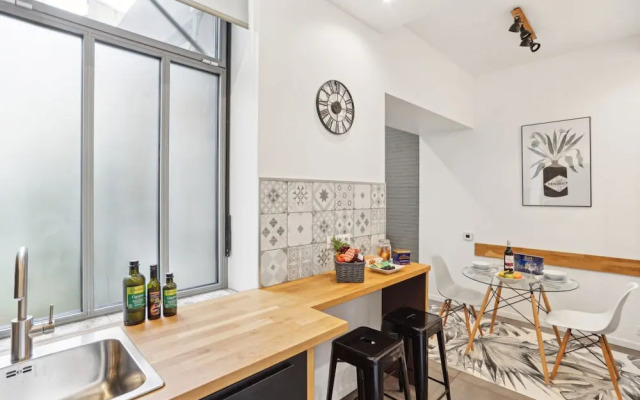 Lavie Maison House in the Marais Family