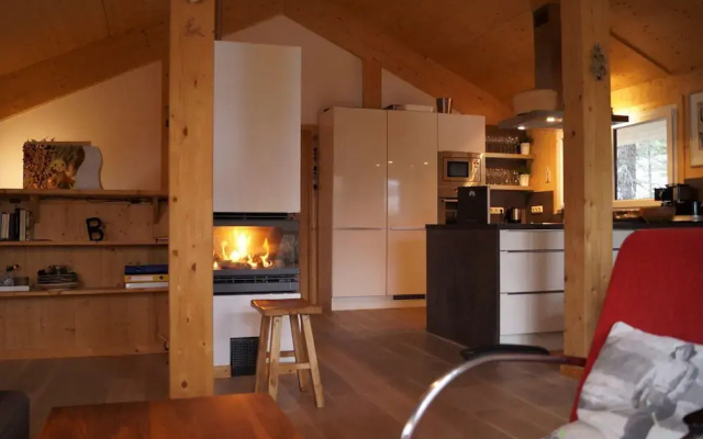 Modern Cottage With Whirlpool