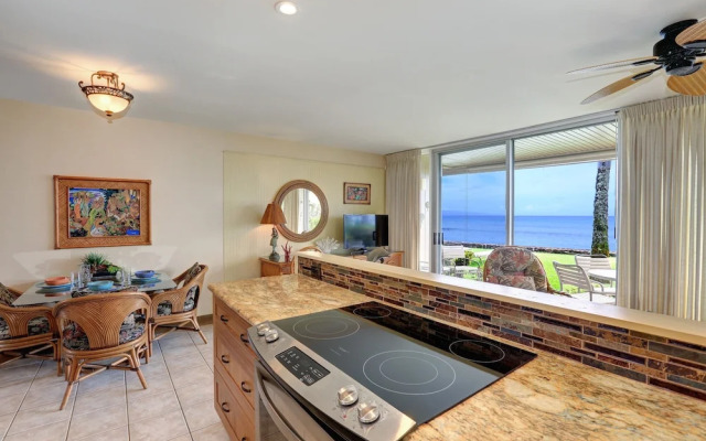 Pikake #a6 2 Bedroom Condo by RedAwning