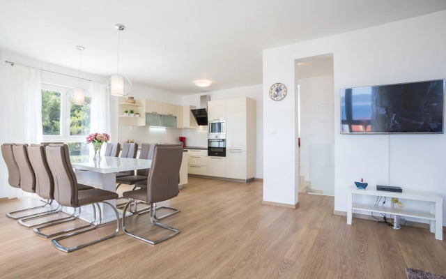 Villa Bol Brac save 15 percent on Split-villas com