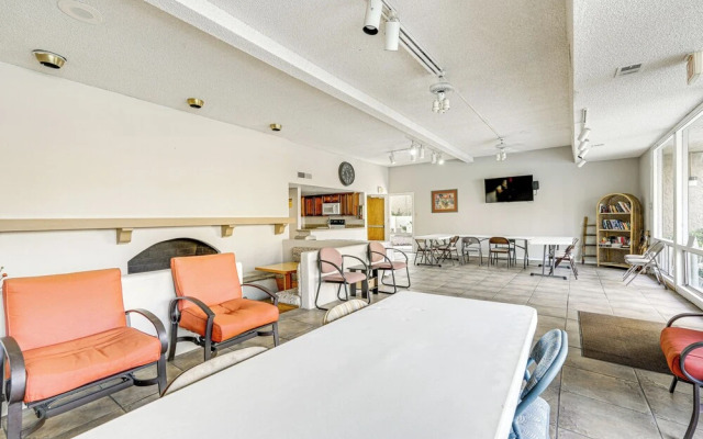 Walkable Scottsdale Condo w/ Pool Access!