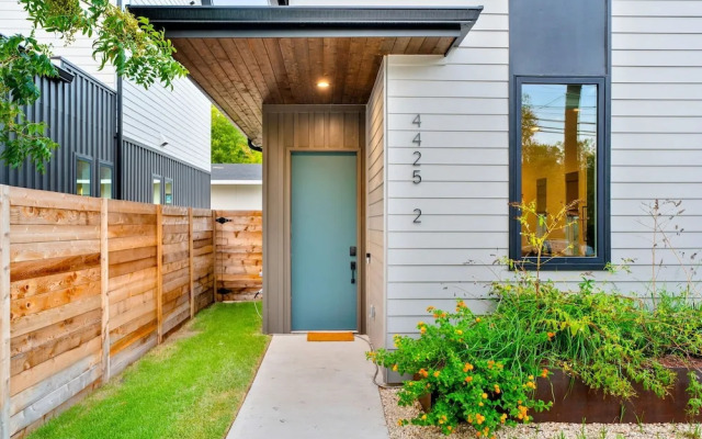 Stylish 2 Bedroom Retreat in South Austin