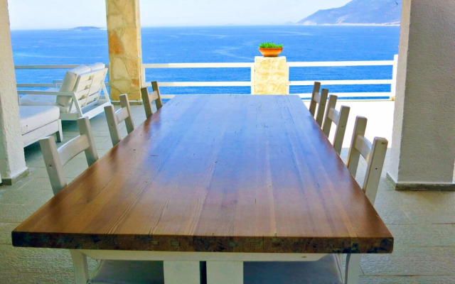 Villa Hazel by Villatatilin