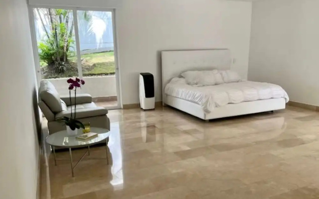 Villa Campestre con Piscina en Cali