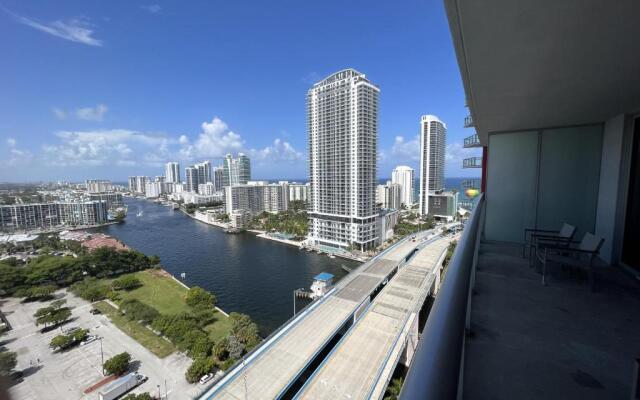 23rd floor Luxury & Spacious BeachWalk Resort Apartment with Amazing View