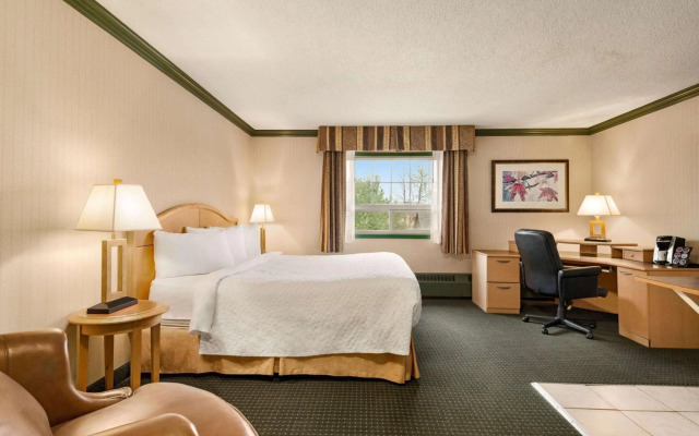 Coast Dawson Creek Hotel