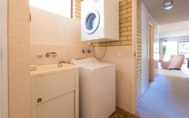 Golden Shores Unit 3, 21 Landsborough Parade
