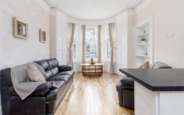 5 Bedroom Flat With Great Views In Bruntsfield