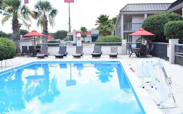 Ramada by Wyndham Savannah Gateway