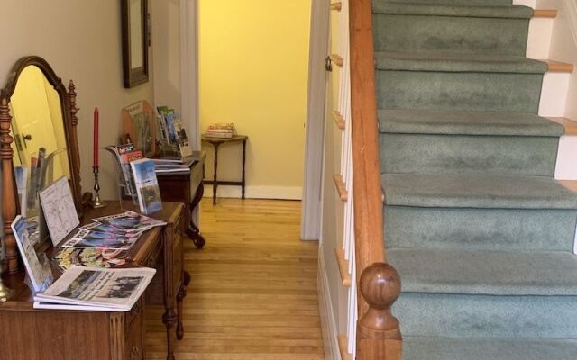 Lovett's Inn and Restaurant