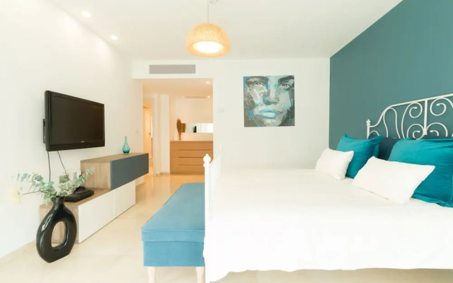 High Class Condo at Marina by FeelHome