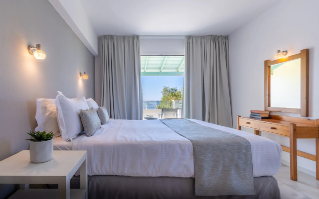 Knossos Beach Bungalows & Suites