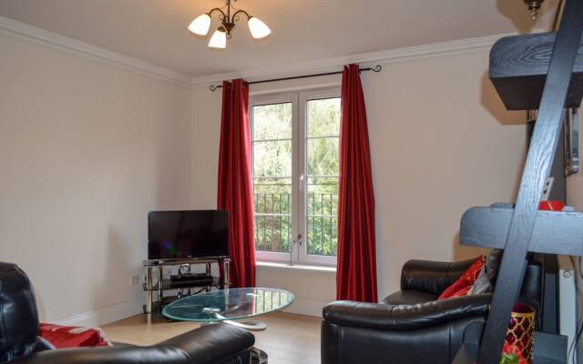 2 Bedroom Apartment Beside Water of Leith Walkway