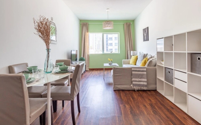 Minutes From Beach! Bright 1BR in Dubai Marina!