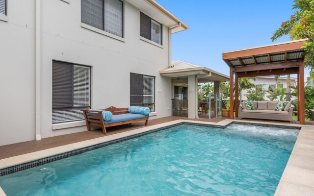 The Doggy Beach House At Salt