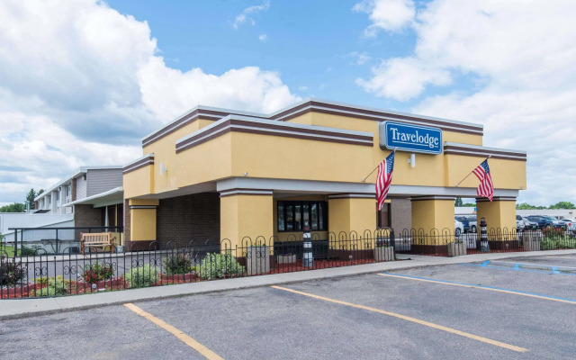 Travelodge by Wyndham Grand Forks