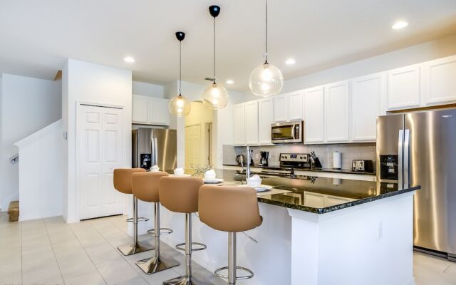 14 Bdrm 11 BA Sleeps 30