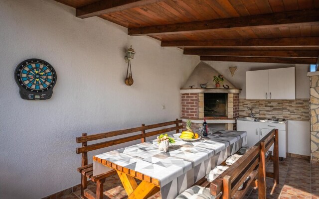 Amazing Home in Pula with Hot Tub, WiFi & 4 Bedrooms