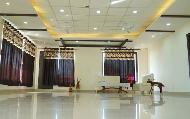 Fabhotel Pink Park