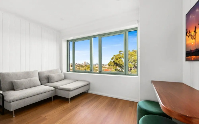 Stylish Studio in the Heart of Newtown With Pool