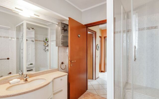 Cosy Holiday Home in Baveno with Lake nearby
