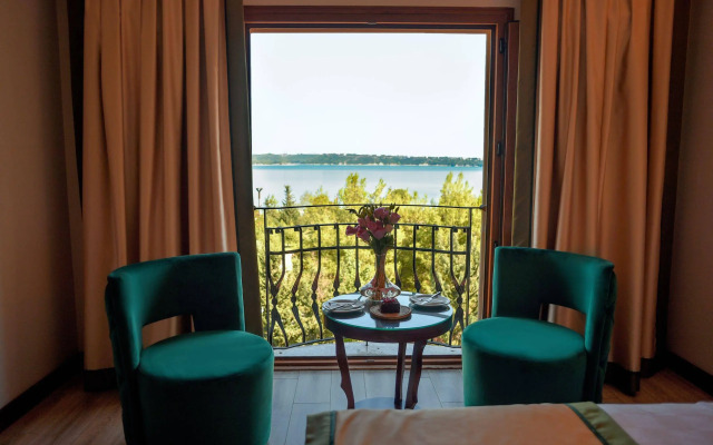 Golden Lake Hotel