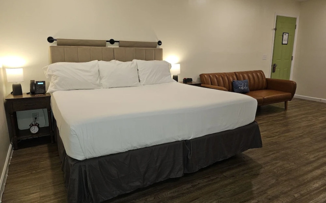 The Honey Bee Motel