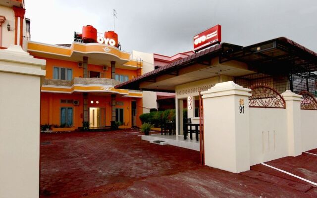 OYO Living 1332 Almonsari Residence