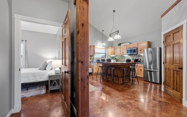 Winnie's Place 2 Bedroom Home by RedAwning