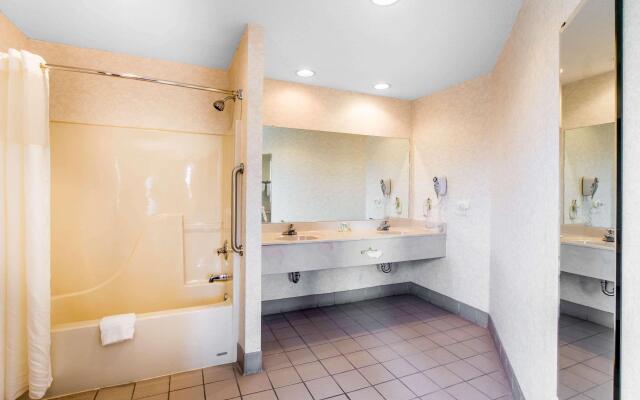 Quality Inn Clinton - Knoxville North