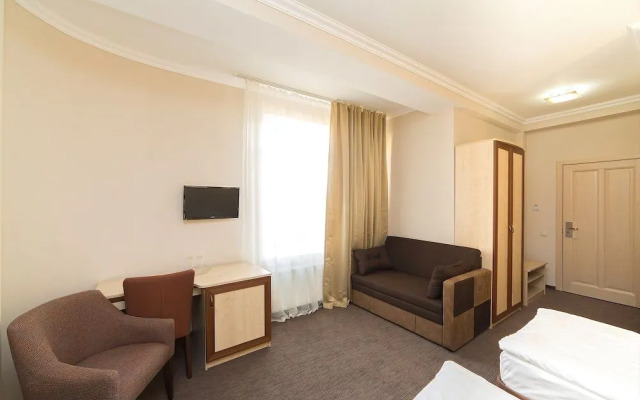 Garden Hotel