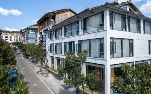 Libo Minhangju B&B (LiBo Xiaoqikong Dongmen Branch)