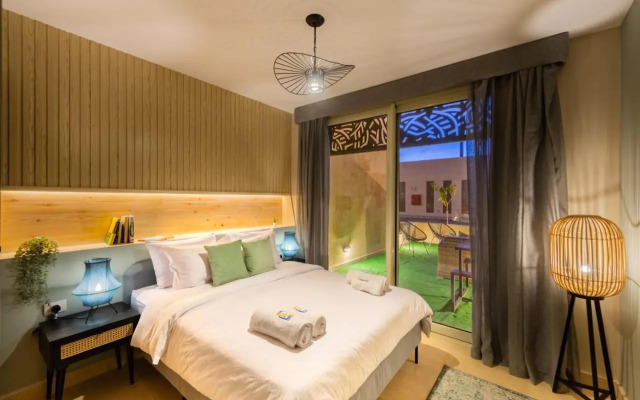 Elegant & Edgy 2 BR w Beach & Pool Mangroovy
