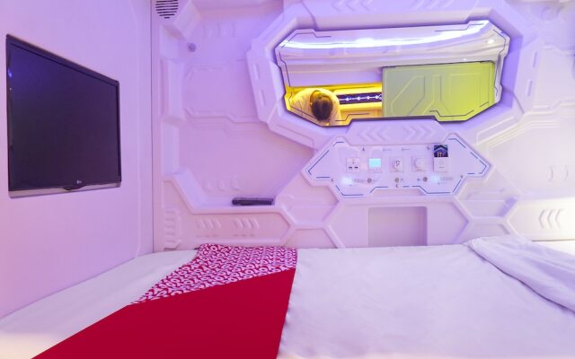 Super OYO 91328 Fiducia Capsule Hotel