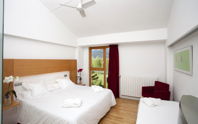 Tierra De Biescas Hotel