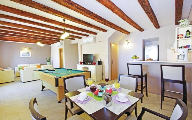 Amazing Home in Trsteno With Sauna, Wifi and 6 Bedrooms