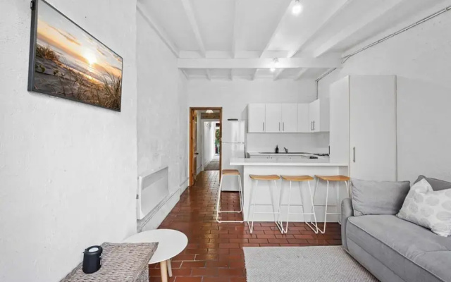 Charming 2-bed Town House Near Market
