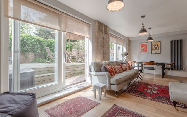 Chic 2 Bedroom Garden House in Dalston