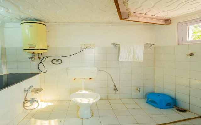 OYO 13693 Home Royal Wood 3BHK Mall Road