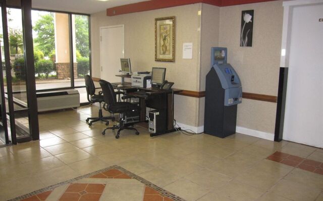 Airport Plaza Hotel
