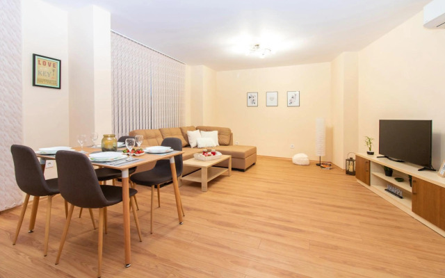 Domus Apartments Grand