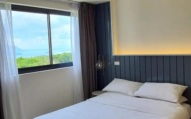 A condo with lake view near Highlands Steakhouse