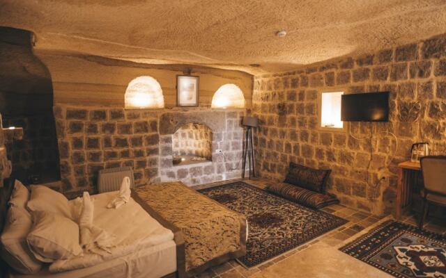 Kapalos Cave Suites