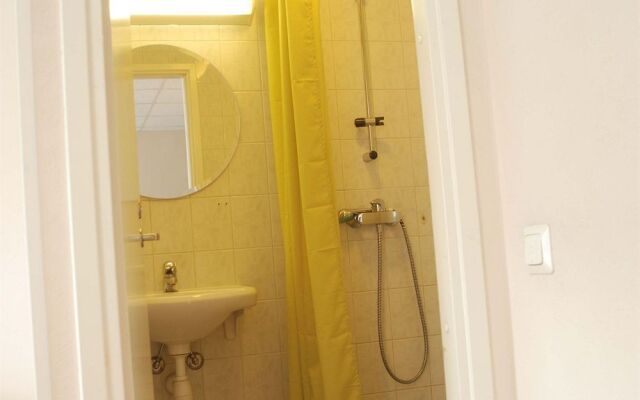 16 Euro Hostel