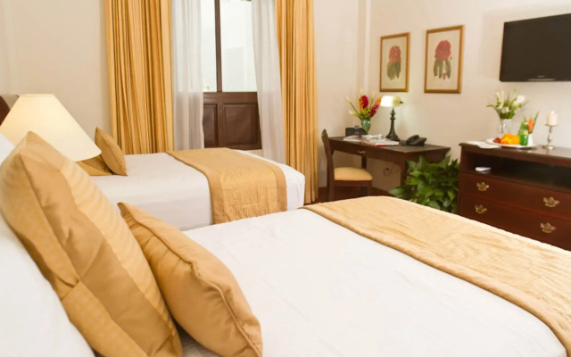Hotel Los Portales