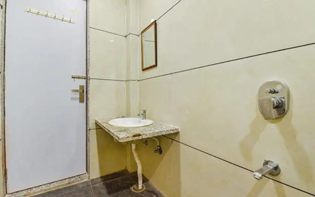Fabhotel Diamond I
